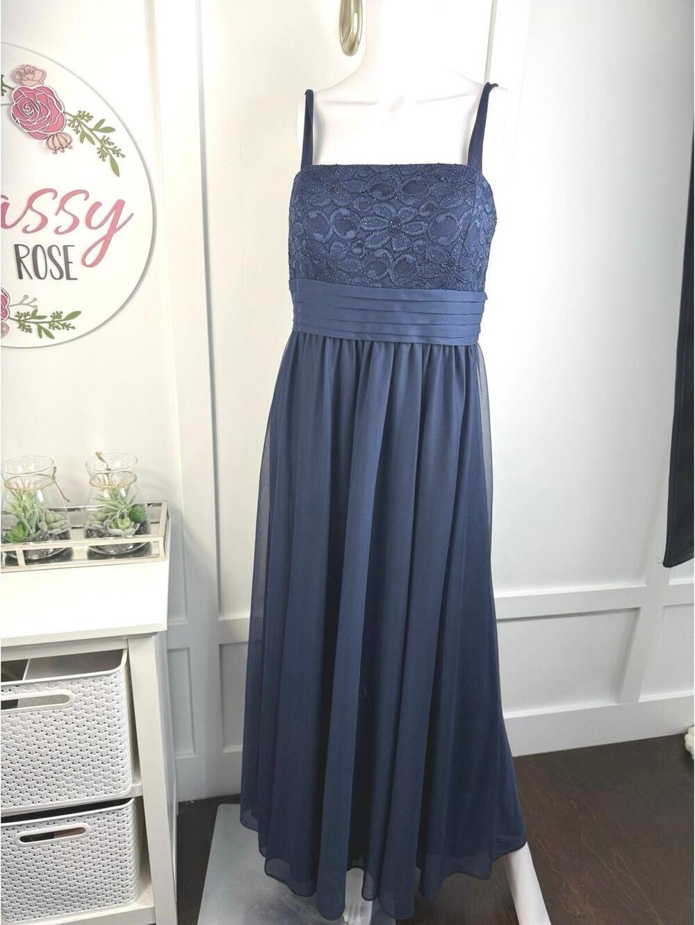 Beautiful R&M Richards Size 8 Tall Dress